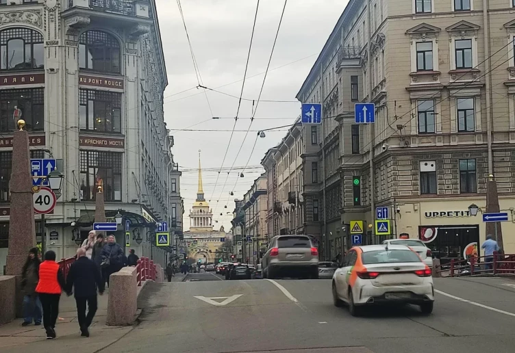 В Петербург осенью: как дешевле добраться, что смотреть с детьми и во сколько обойдется поездка