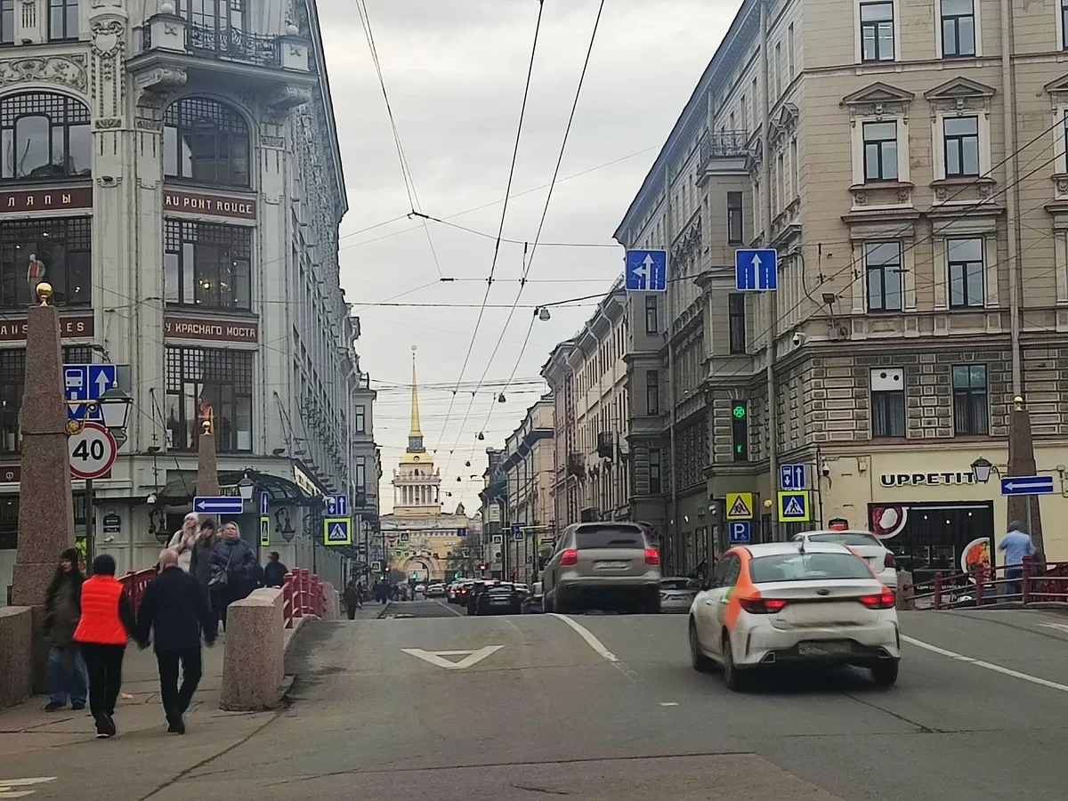 В Петербург осенью: как дешевле добраться, что смотреть с детьми и во сколько обойдется поездка